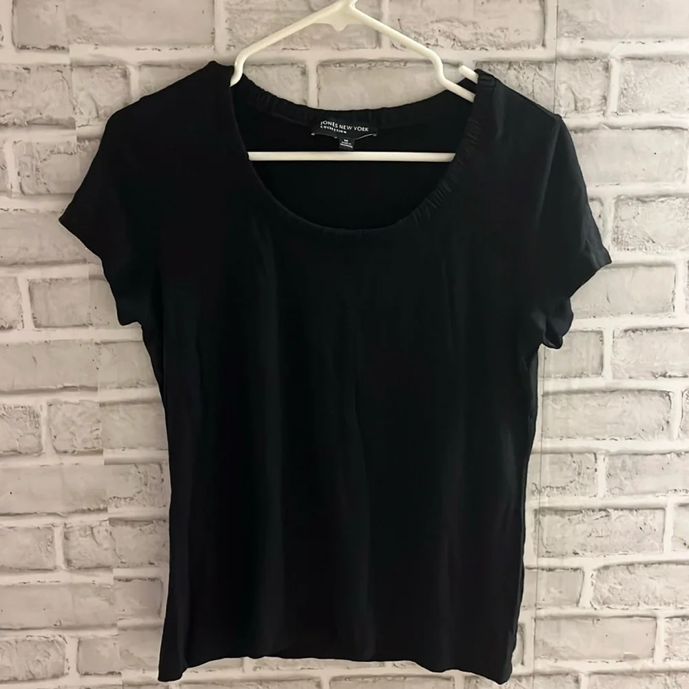 4/$20 Jones New York black t-shirt, swoop neck line, size medium- black - Picture 1 of 4